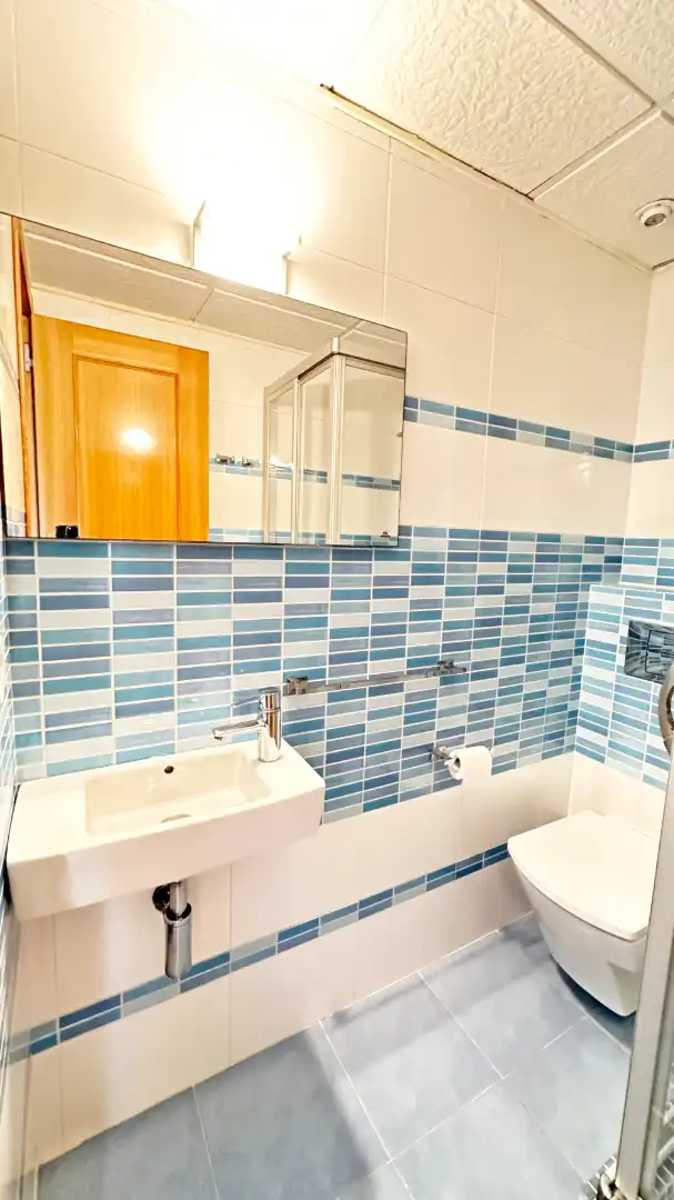 Baño de Apartamento de alquiler en Gandia con Aire acondicionado, Calefacción y Terraza