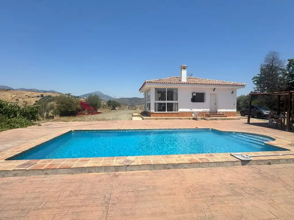 Chalet con piscina en venta en Gibralgalía