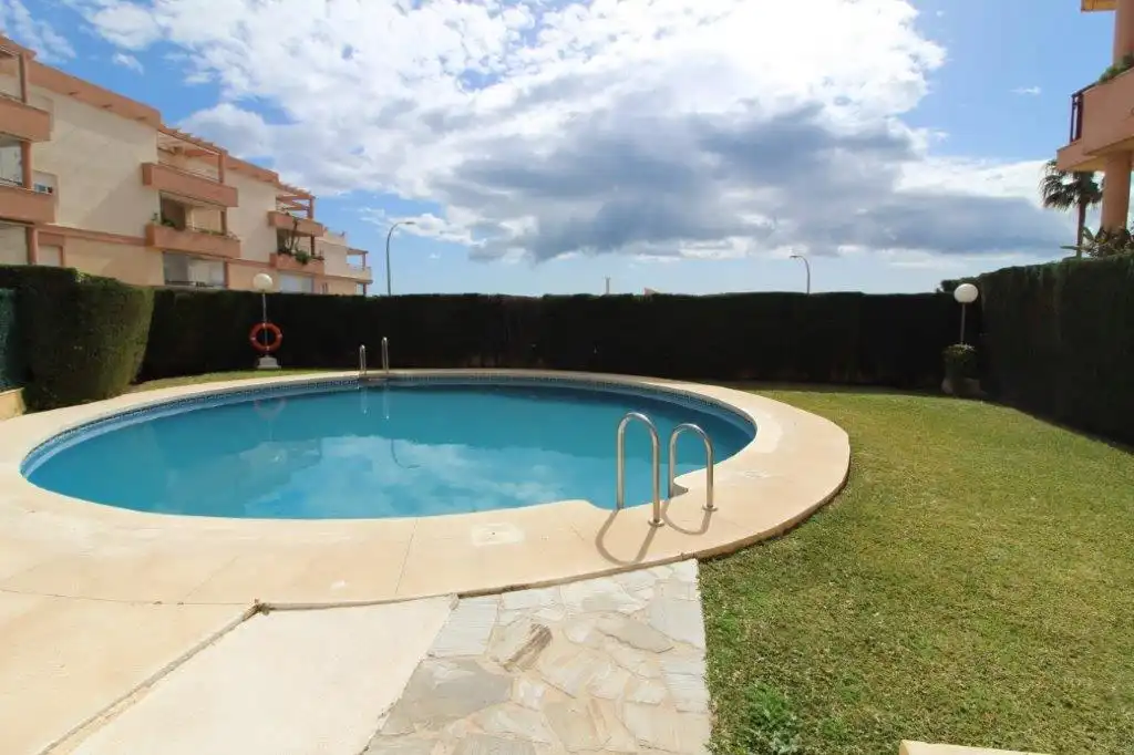 Piscina de Piso en venta en Benalmádena con Aire acondicionado, Terraza y Amueblado