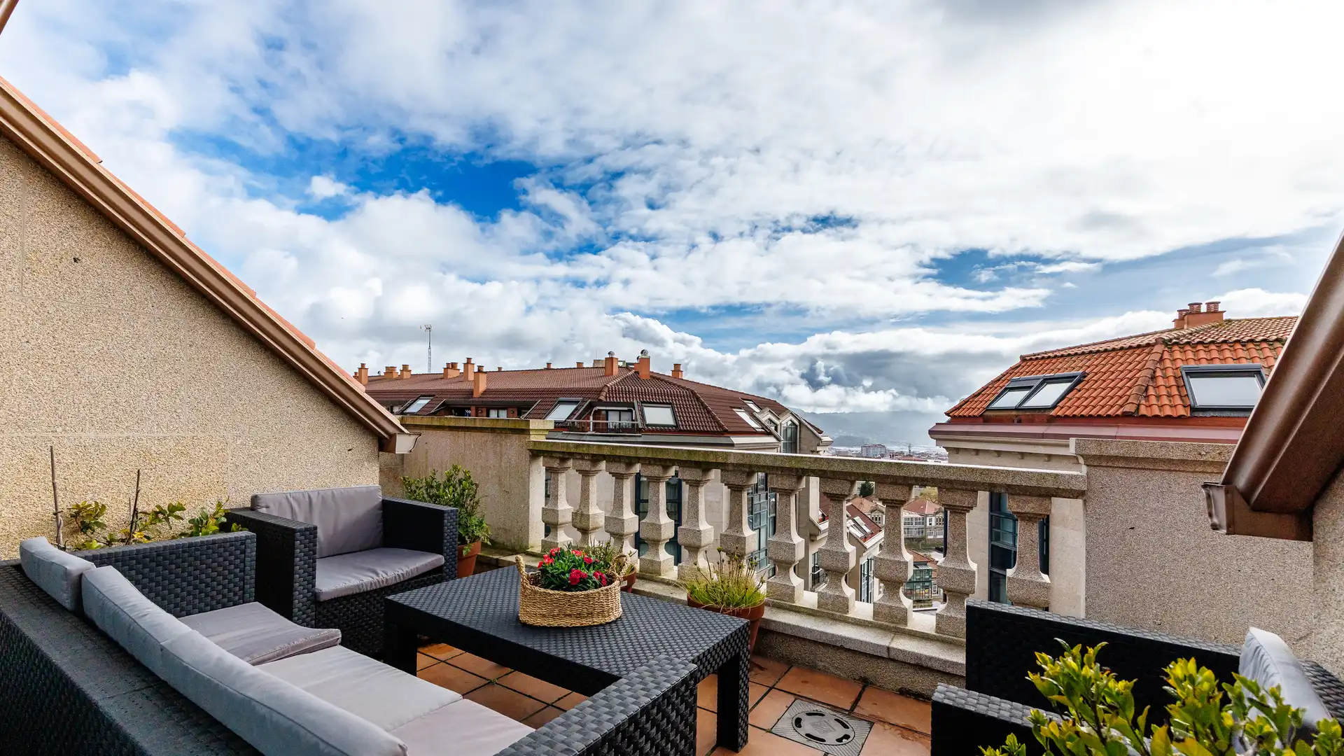 Terraza de Ático en venta en Vigo  con Calefacción, Parquet y Terraza