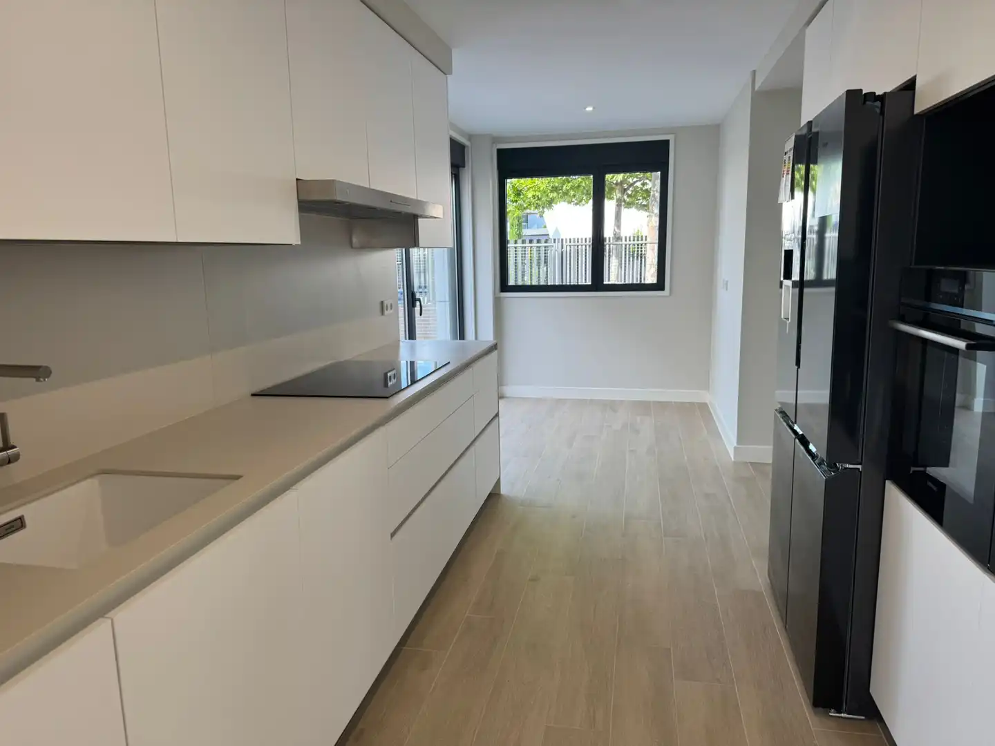 Cocina de Casa adosada en venta en Boadilla del Monte con Aire acondicionado, Calefacción y Jardín privado