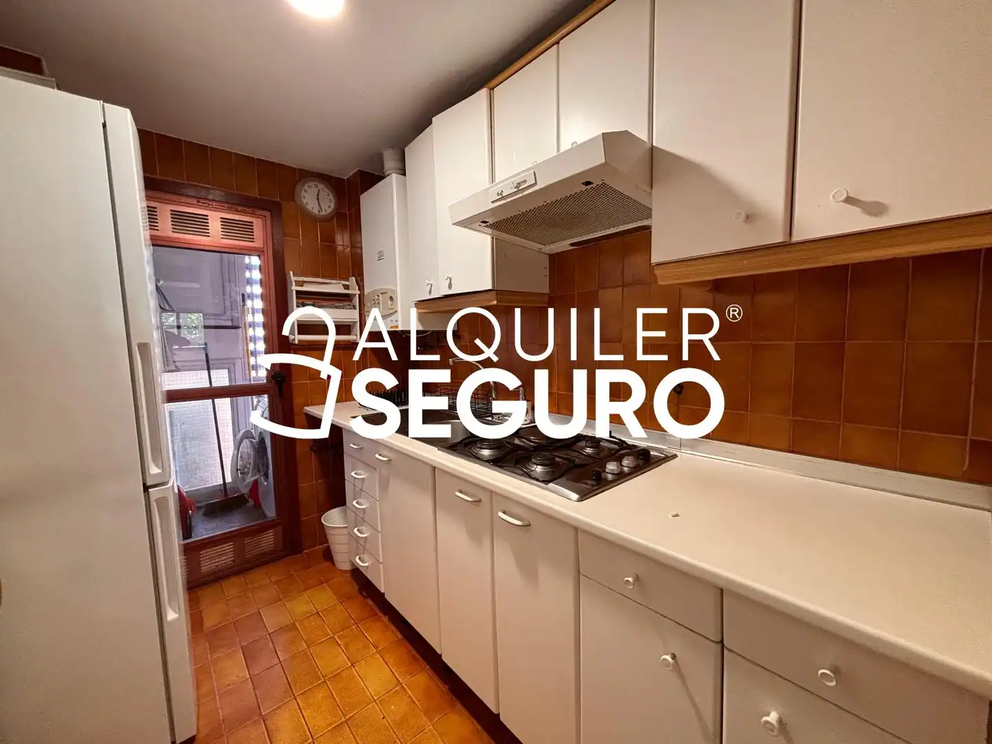 Cuina de Pis de lloguer en Madrid amb Calefacció i Moblat