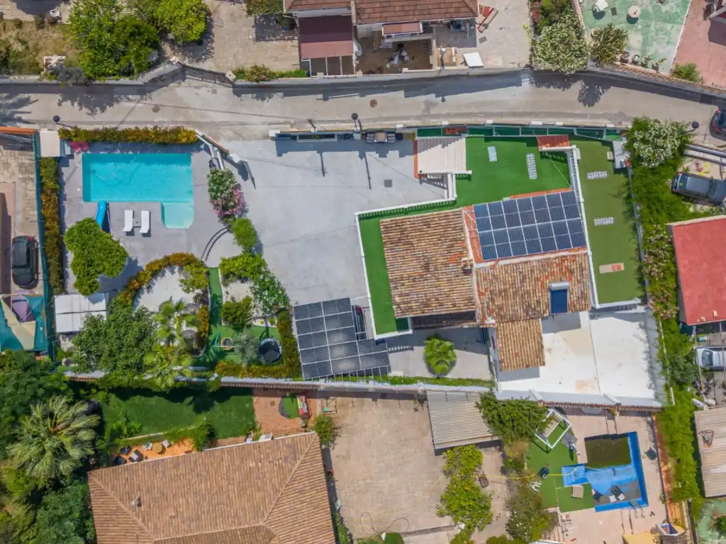 Vista exterior de Casa o xalet en venda en El Campello amb Aire condicionat, Jardí privat i Terrassa