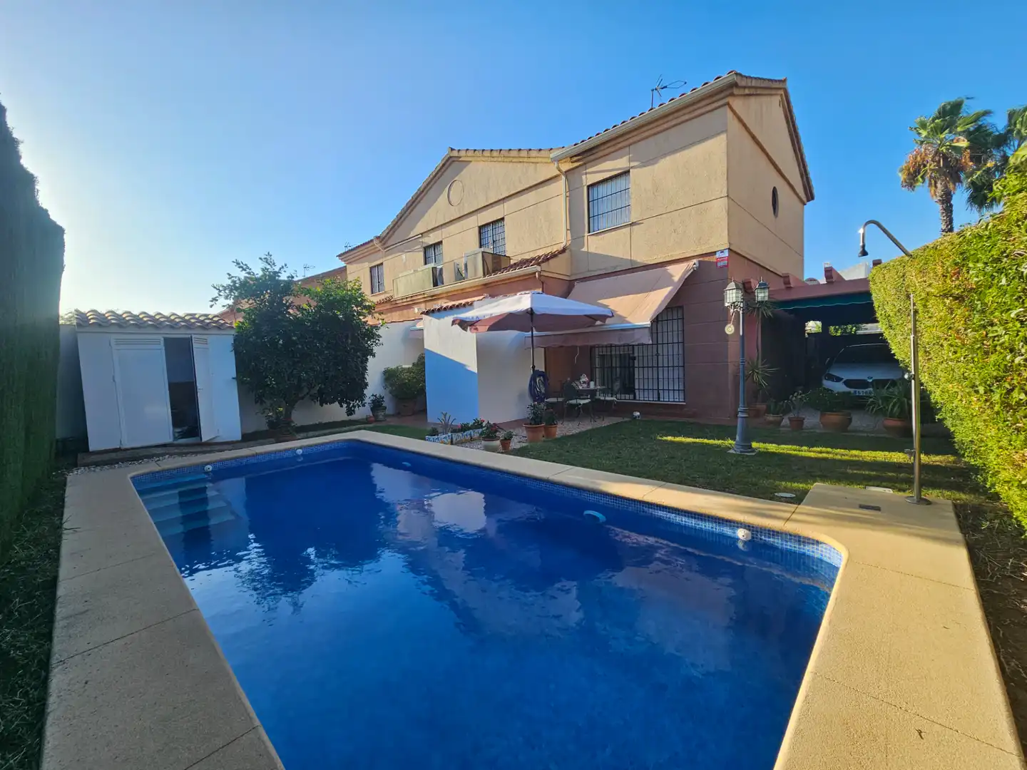Casa aparellada amb piscina en venda a Loreto