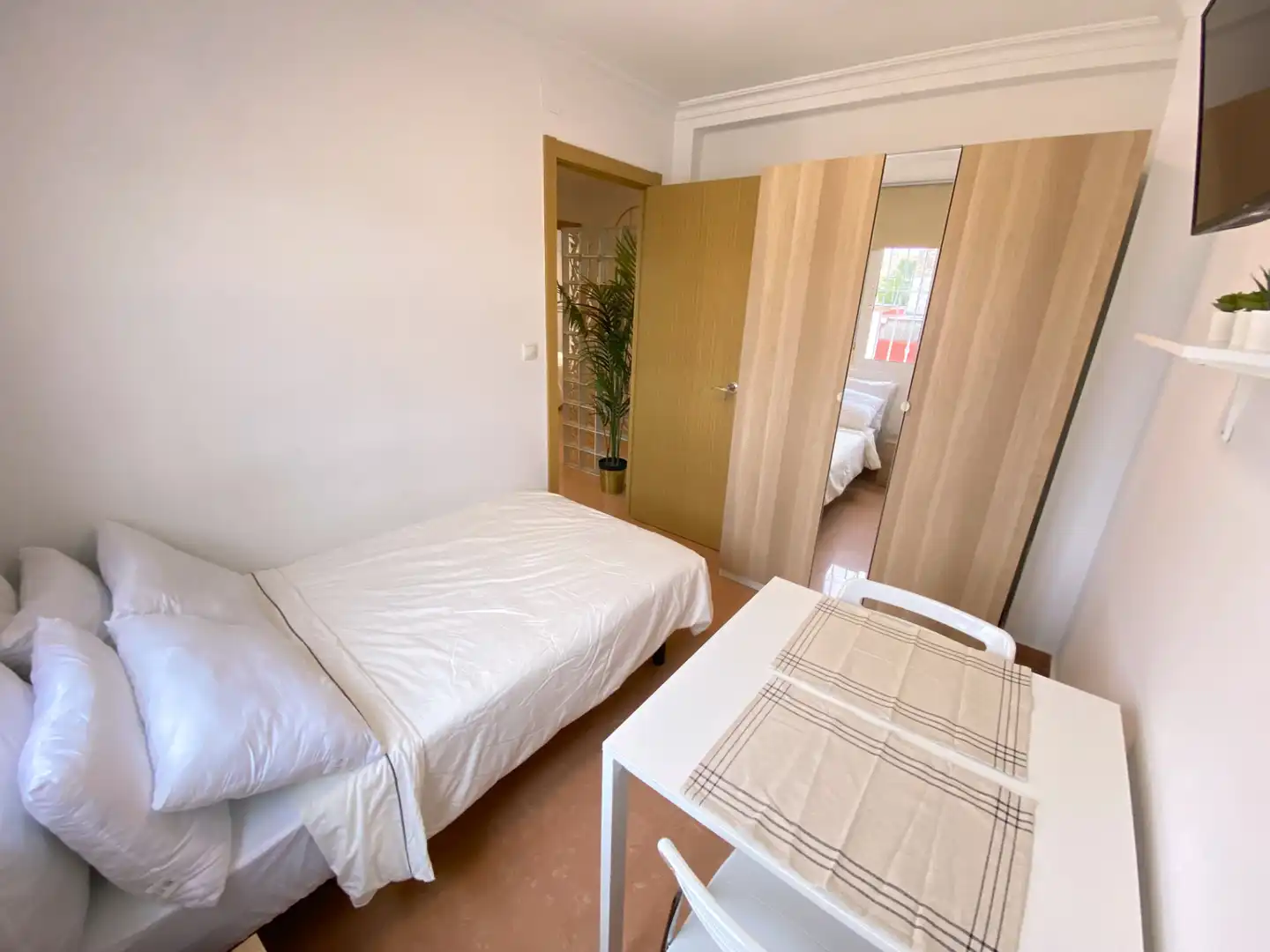 Habitación de Piso para compartir en Sevilla con Aire acondicionado, Calefacción y Amueblado