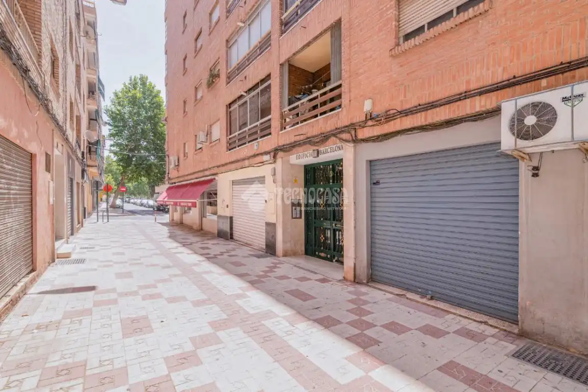 Vista exterior de Piso en venta en Granada con Calefacción y Balcón
