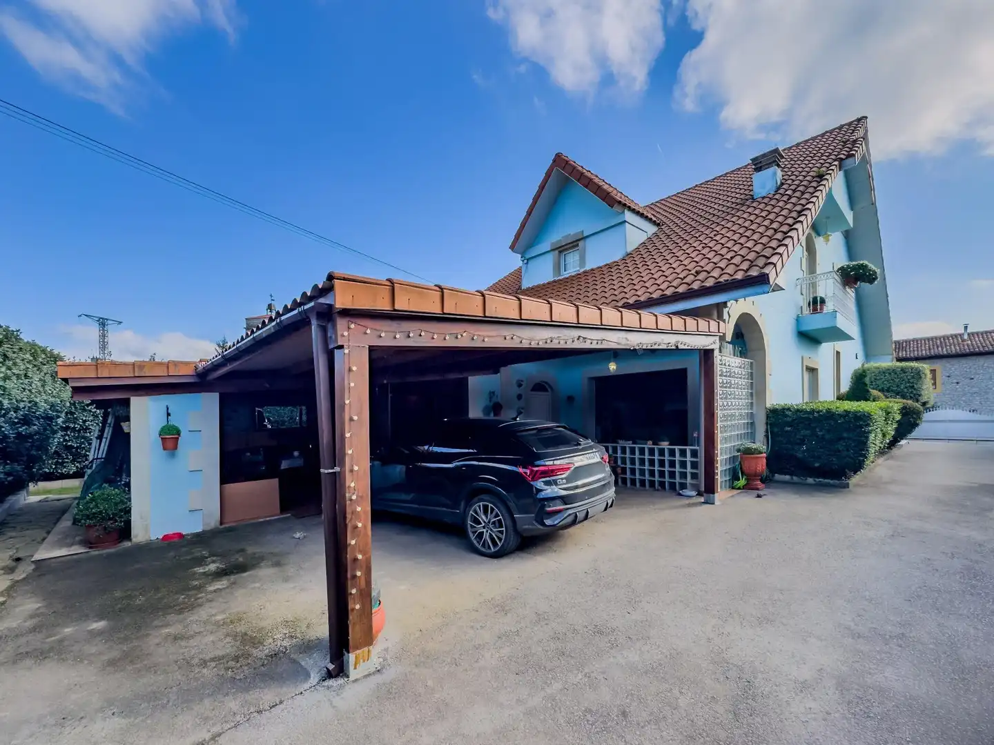 Vista exterior de Casa o xalet en venda en Camargo amb Calefacció, Jardí privat i Piscina