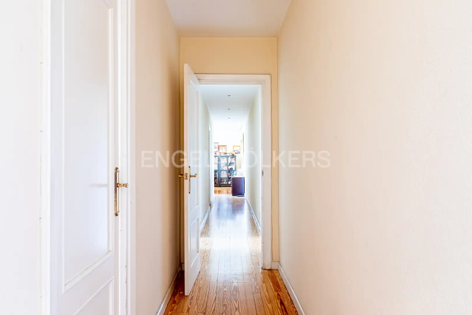 Flat for sale in Sevilla  with Air Conditioner and Heating