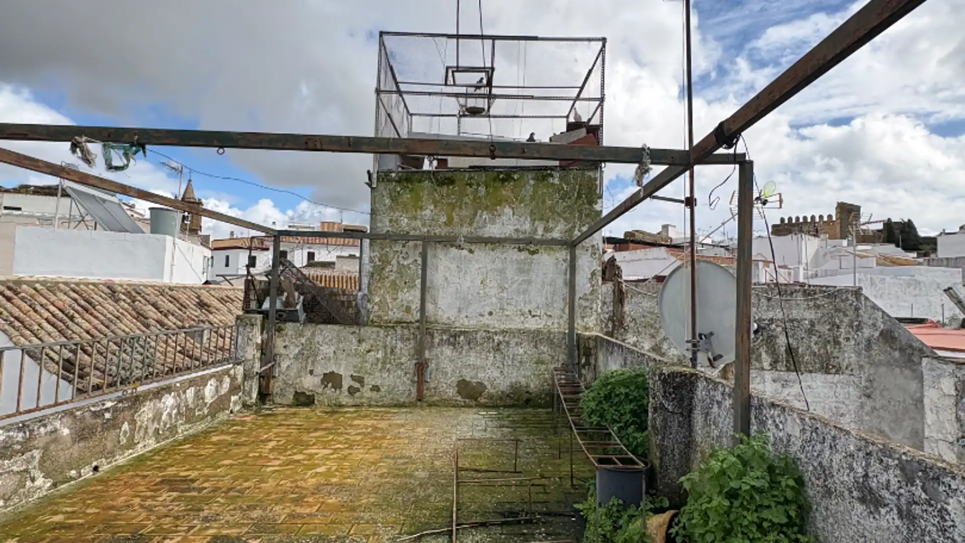 Vista exterior de Casa adosada en venta en Carmona con Terraza y Balcón