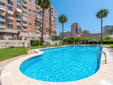 Pis amb piscina en venda a Avenida Avenida Condomina