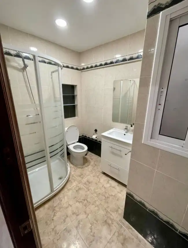 Badezimmer von Wohnungen zur Miete in Tarragona mit Klimaanlage, Heizung und Terrasse