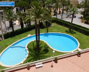 Piscina de Apartament de lloguer en La Manga del Mar Menor amb Aire condicionat, Calefacció i Jardí privat