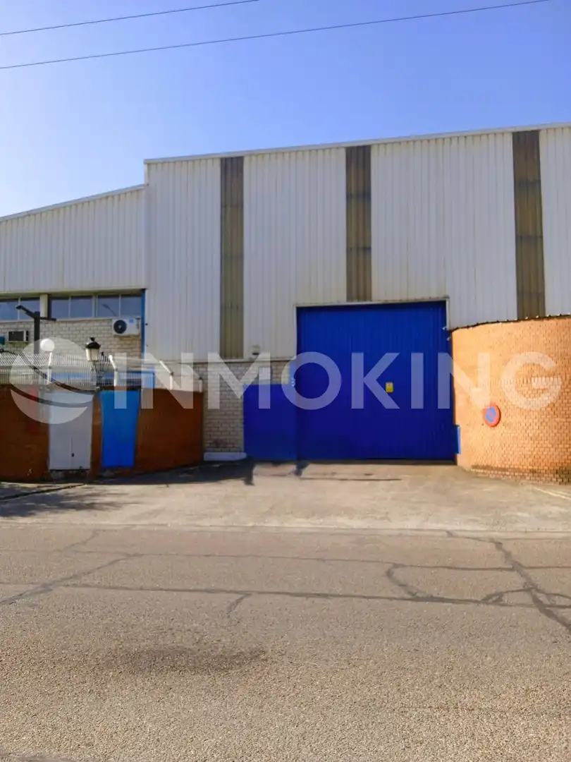 Parking of Industrial buildings for sale in Pinto