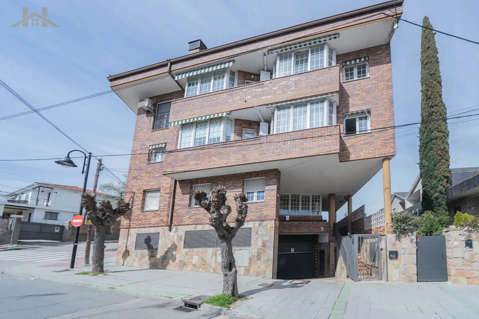 Außenansicht von Wohnung zum Verkauf in Galapagar mit Klimaanlage, Heizung und Balkon