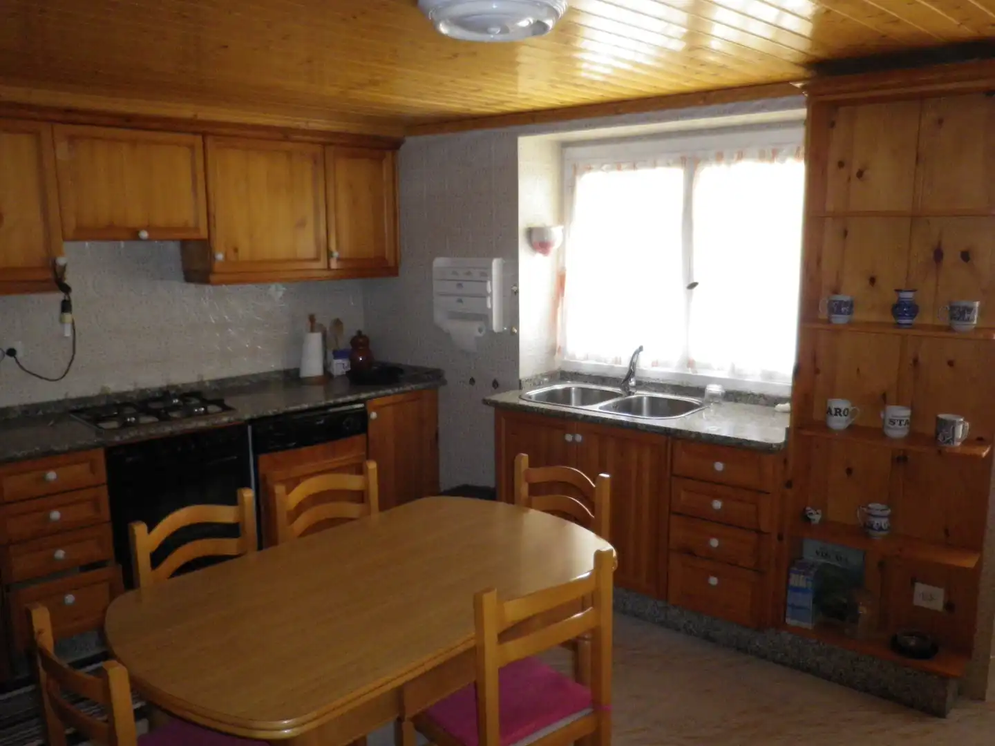 Cuina de Casa o xalet en venda en Viveiro amb Terrassa, Traster i Moblat