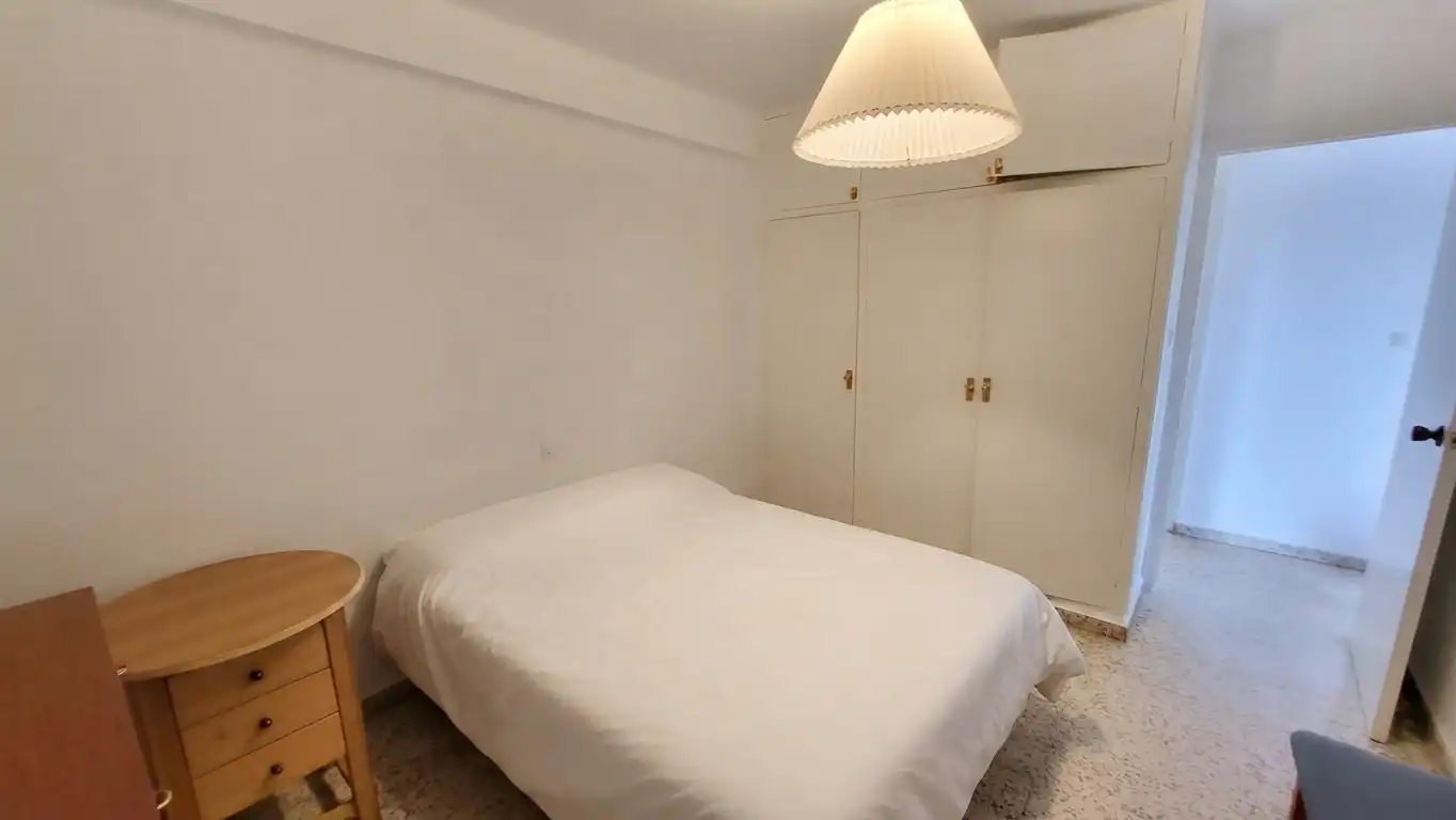 Dormitori de Pis de lloguer en Rincón de la Victoria amb Terrassa, Moblat i Forn