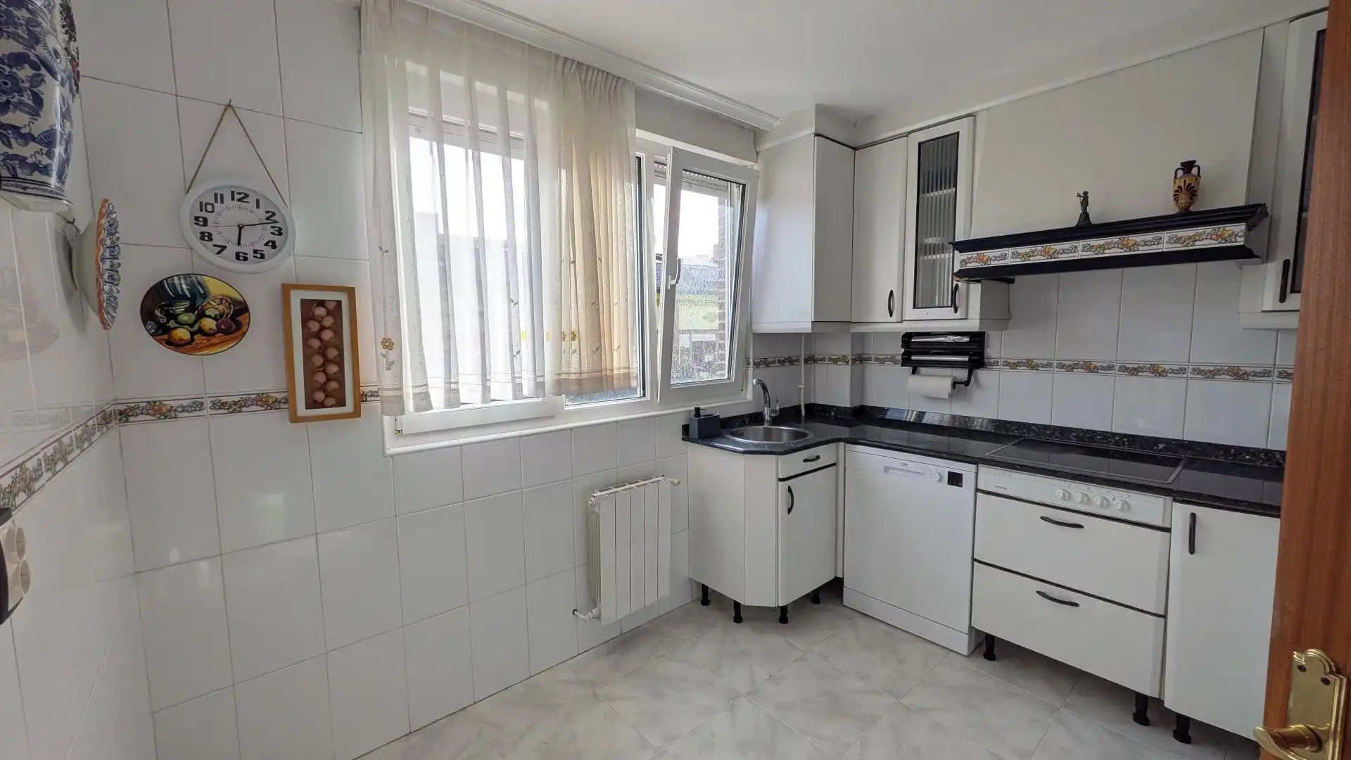 Cocina de Casa adosada en venta en Camargo con Calefacción, Jardín privado y Terraza