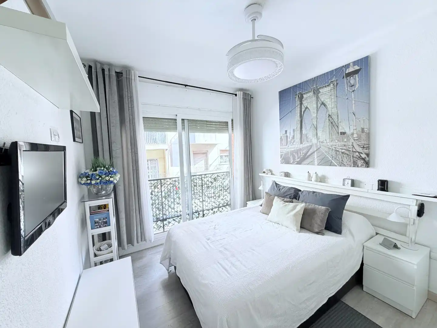 Schlafzimmer von Wohnung zum Verkauf in L'Hospitalet de Llobregat mit Parkett, Terrasse und Möbliert