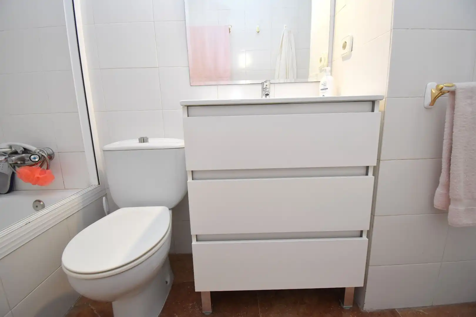 Bany de Apartament de lloguer en Santa Pola amb Aire condicionat, Calefacció i Terrassa