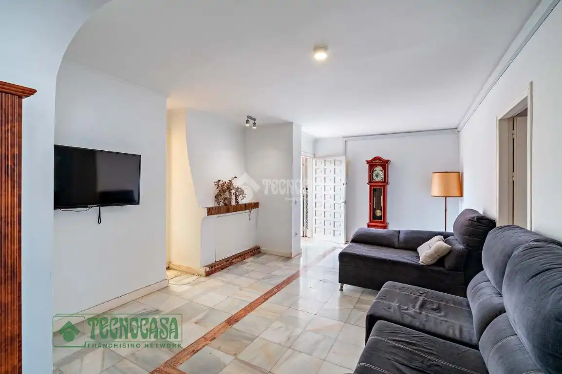 Sala d'estar de Casa o xalet en venda en Roquetas de Mar amb Calefacció, Terrassa i Alarma