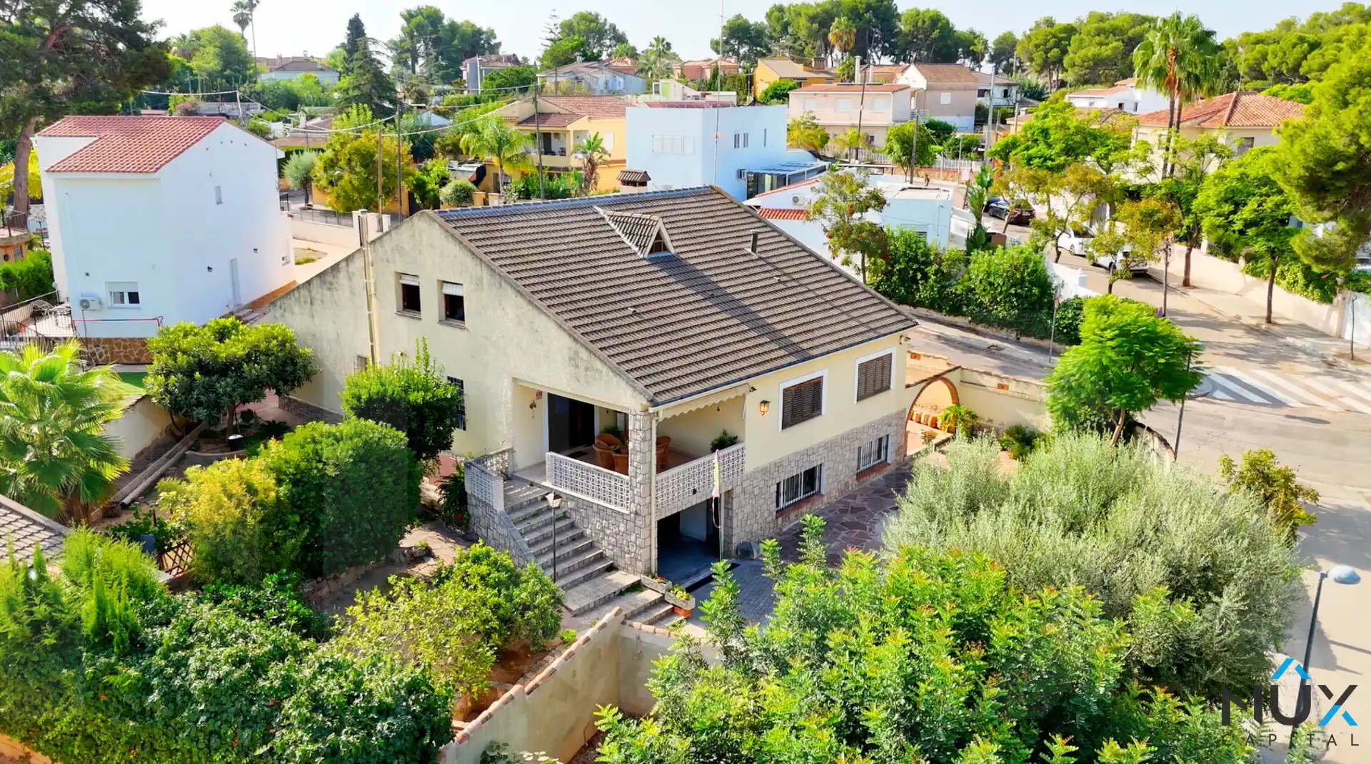 Vista exterior de Casa o xalet en venda en Paterna amb Aire condicionat, Calefacció i Jardí privat