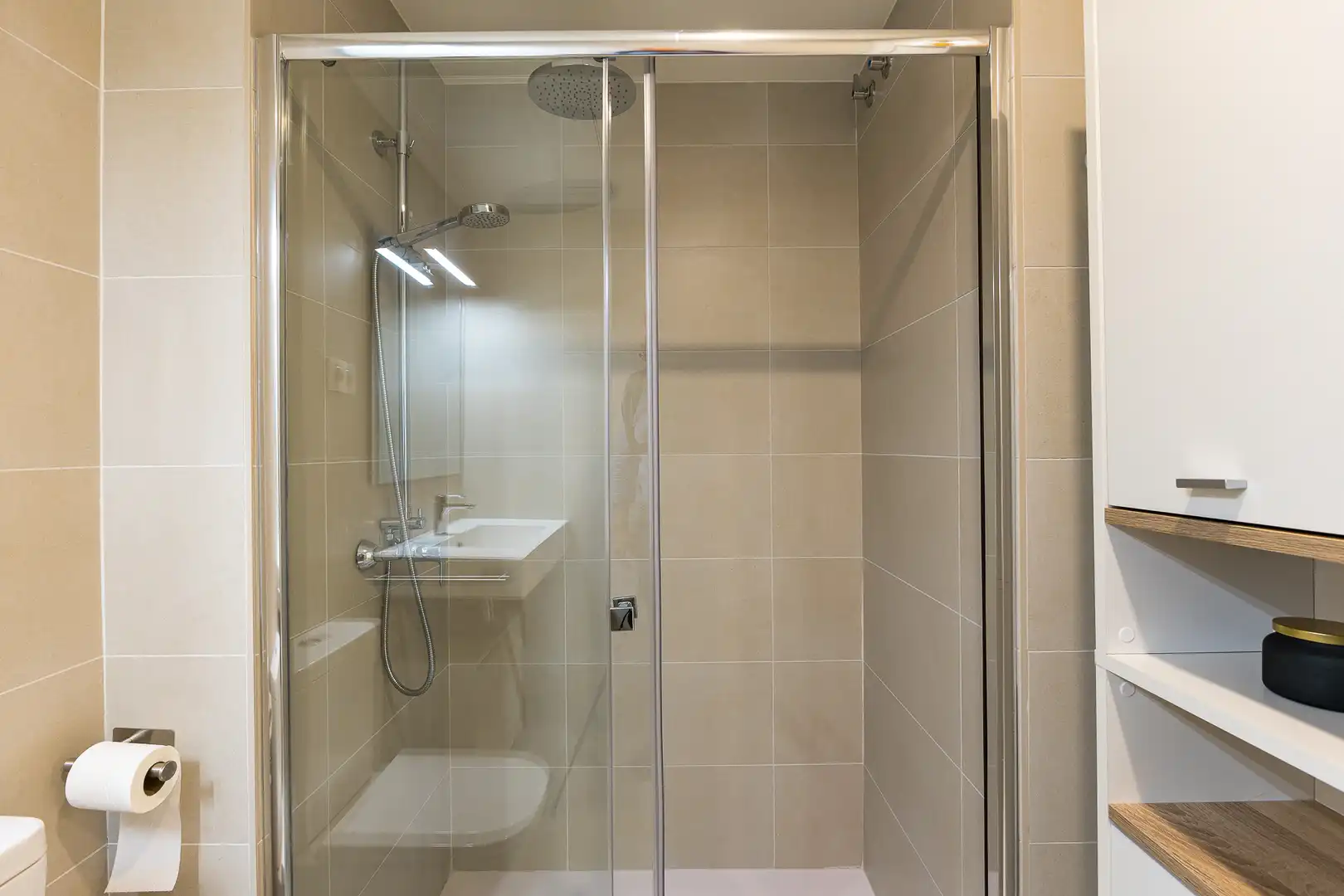 Bathroom of Apartments for sale in Vilanova i la Geltrú  with Air Conditioner, Heating and Storage room