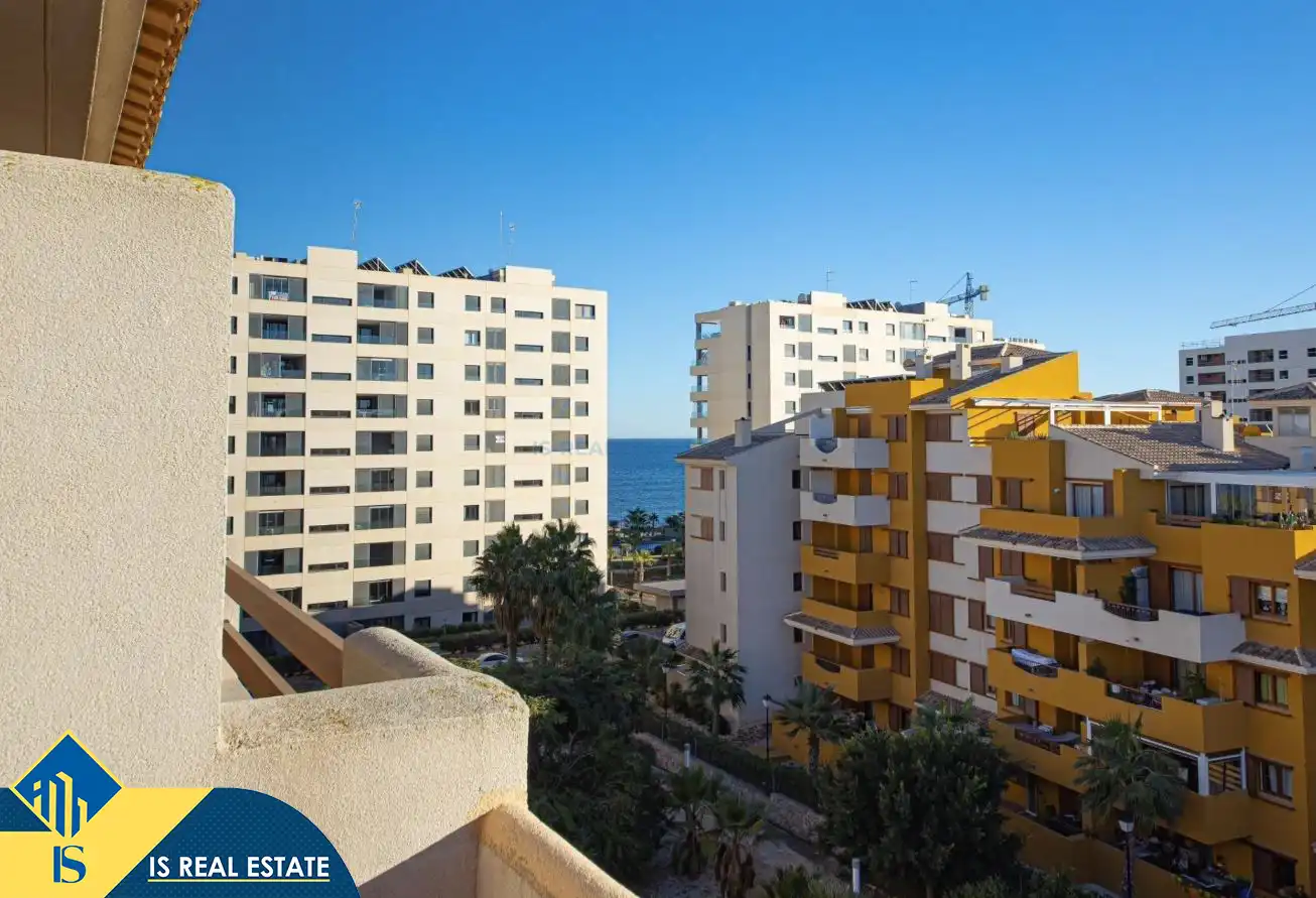Vista exterior de Ático en venta en Orihuela con Aire acondicionado, Calefacción y Terraza