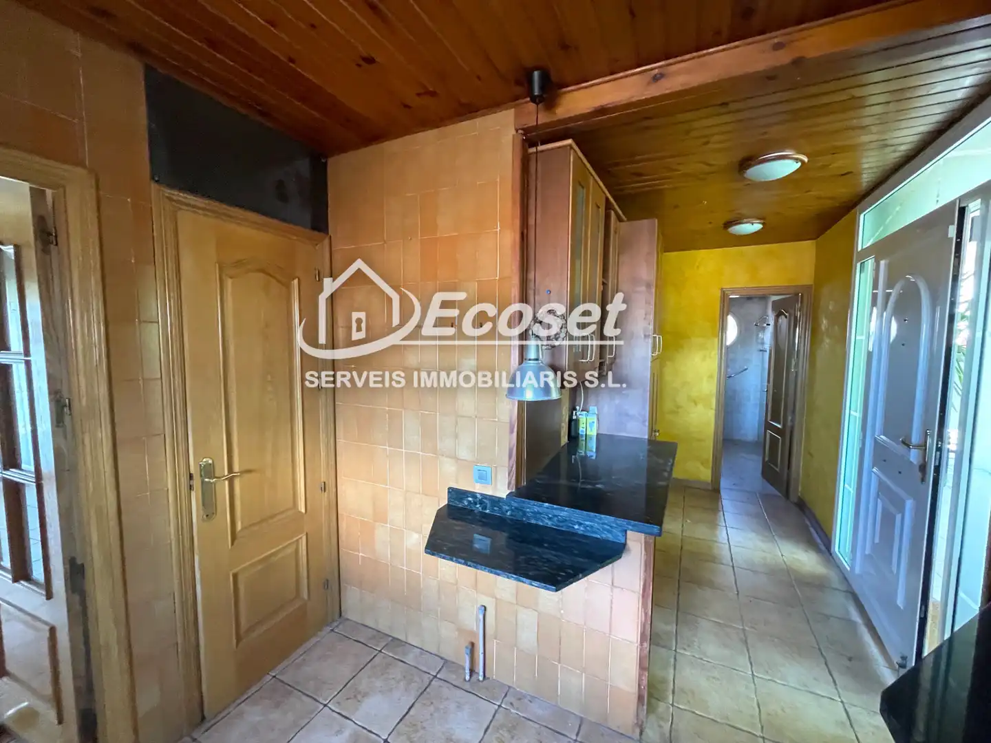 Cuina de Casa o xalet en venda en Vallirana amb Calefacció, Parquet i Traster