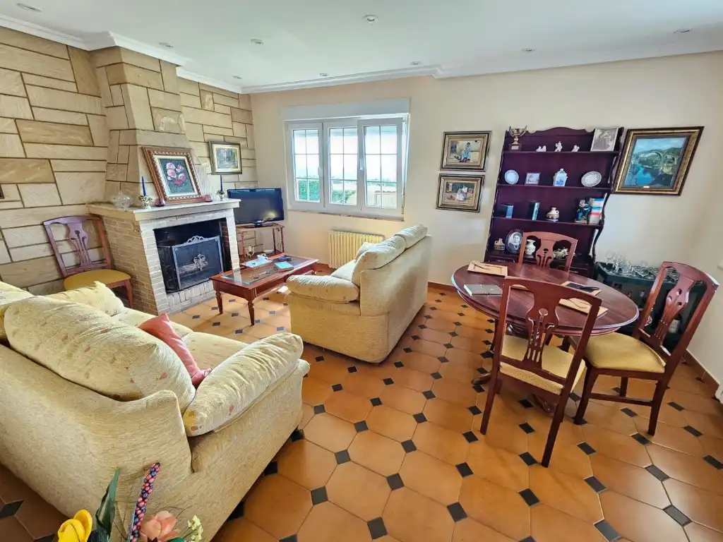 Sala d'estar de Casa o xalet en venda en Castrillón