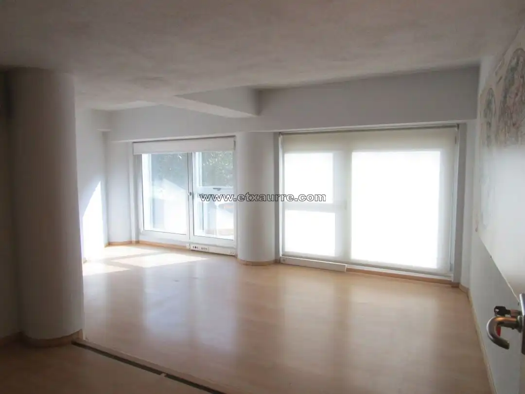 Büro zum Verkauf in Laudio / Llodio