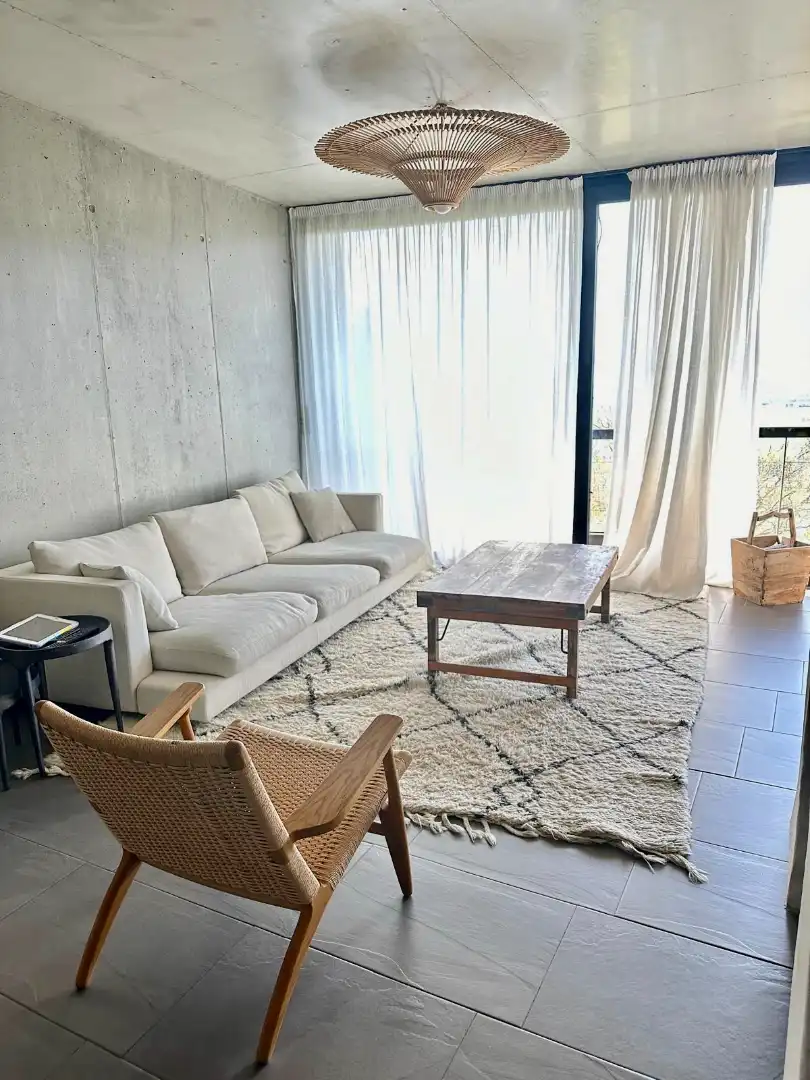 Sala d'estar de Casa adosada en venda en Donostia - San Sebastián  amb Aire condicionat, Calefacció i Jardí privat
