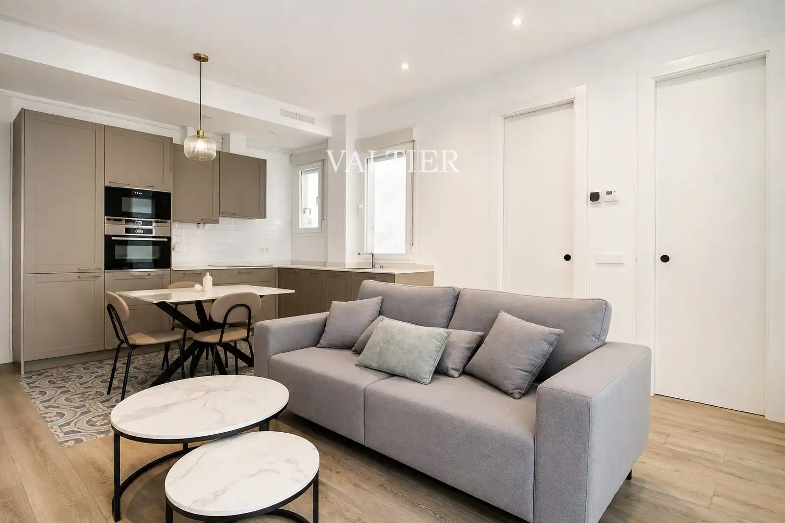 Living room of Flat for rent in Madrid  with Air Conditioner and Furnished