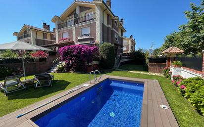 Piscina de Casa adosada en venda en Laredo amb Terrassa i Piscina