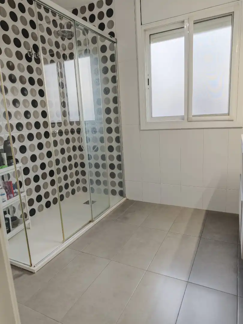 Baño de Casa adosada en venta en Cubelles con Aire acondicionado, Calefacción y Jardín privado