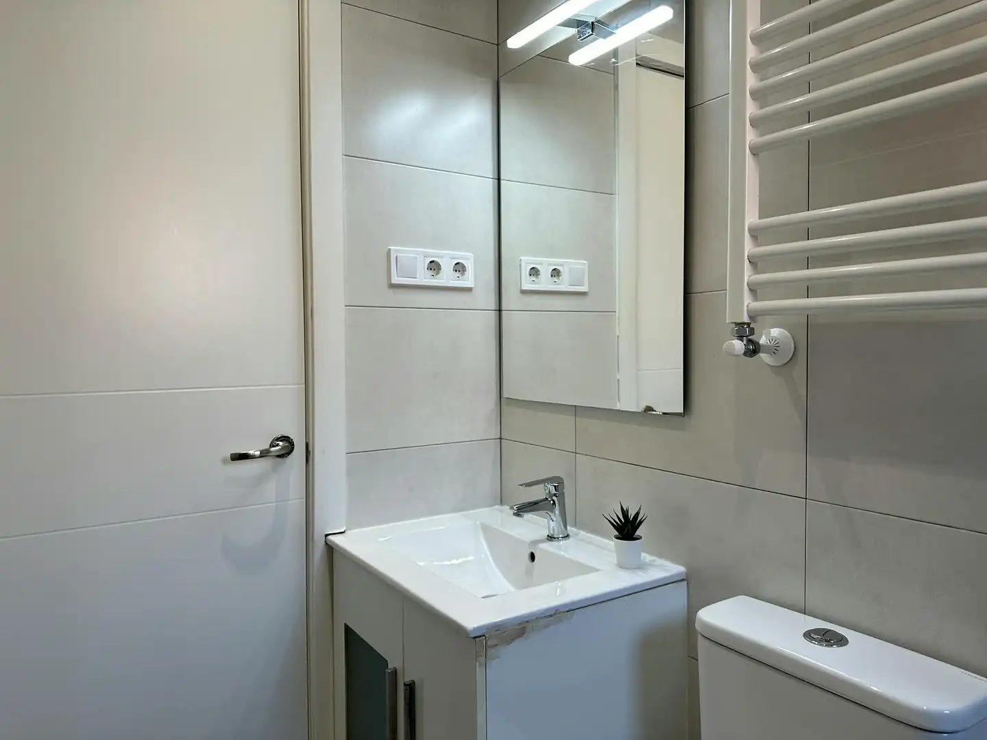 Badezimmer von Wohnung zur Miete in Madrid mit Klimaanlage, Heizung und Möbliert