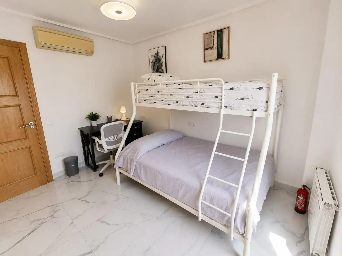 Habitación de Apartamento en venta en Torre-Pacheco con Aire acondicionado, Trastero y Amueblado