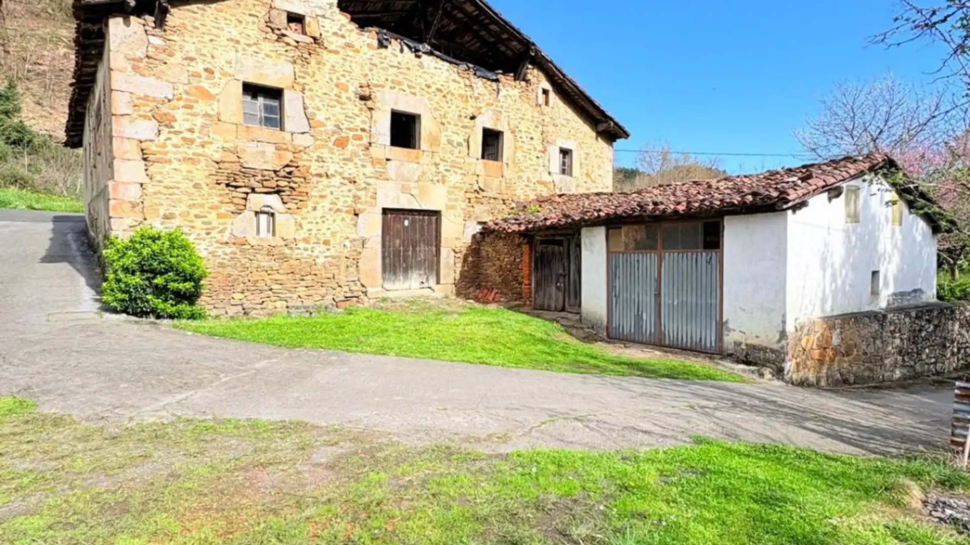 Außenansicht von Haus oder Chalet zum Verkauf in Gordexola