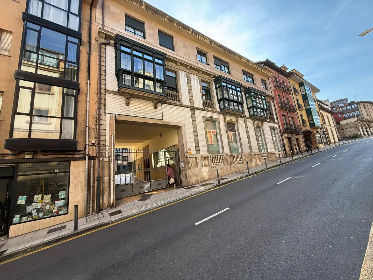 Außenansicht von Wohnung zum Verkauf in Oviedo  mit Heizung, Abstellraum und Möbliert