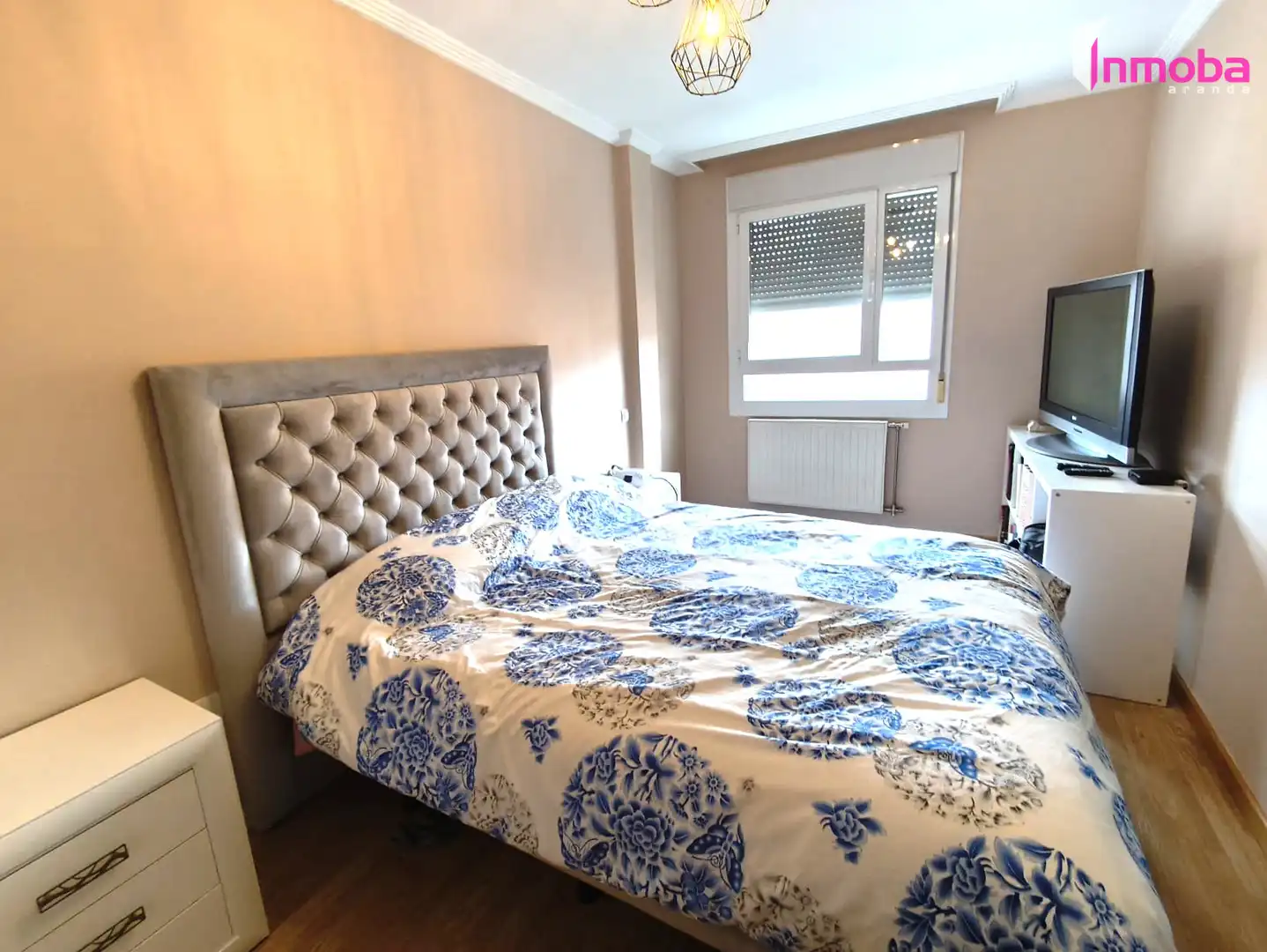 Habitación de Casa adosada en venta en Aranda de Duero con Calefacción y Jardín privado