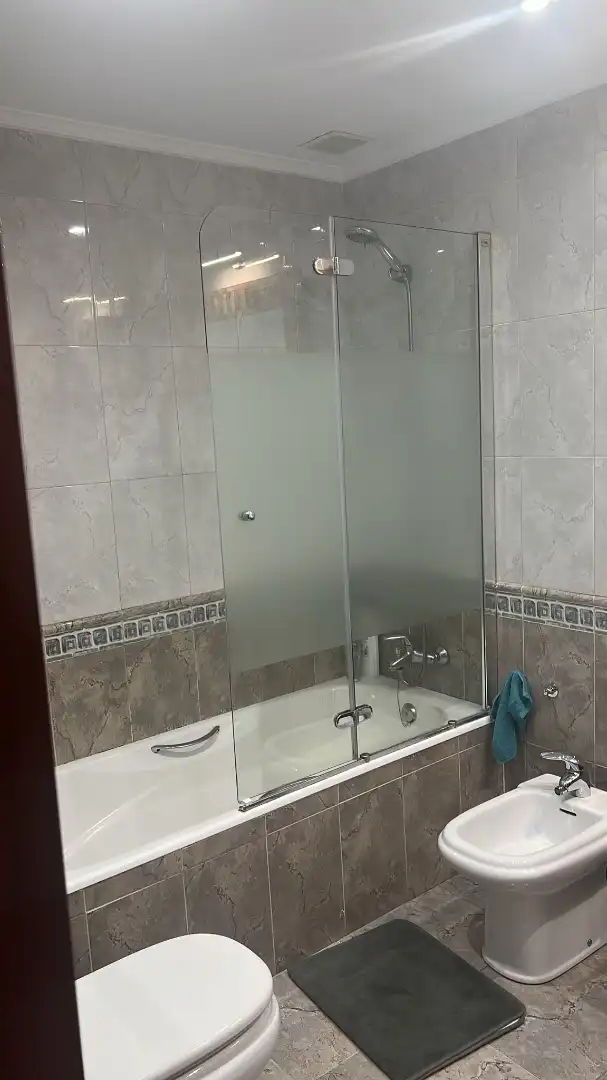Baño de Casa adosada en venta en Alonsotegi con Calefacción, Jardín privado y Trastero