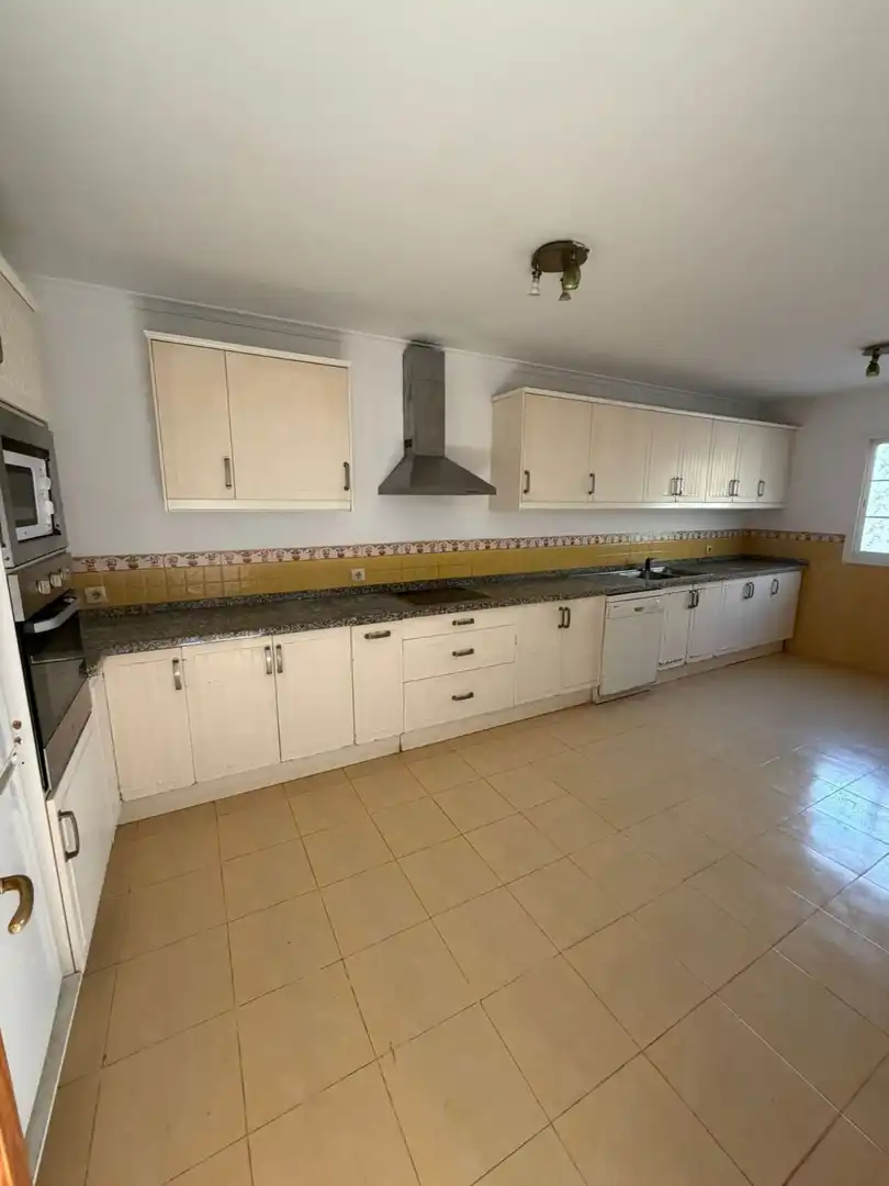 Cuina de Casa adosada en venda en Mijas amb Calefacció, Jardí privat i Terrassa