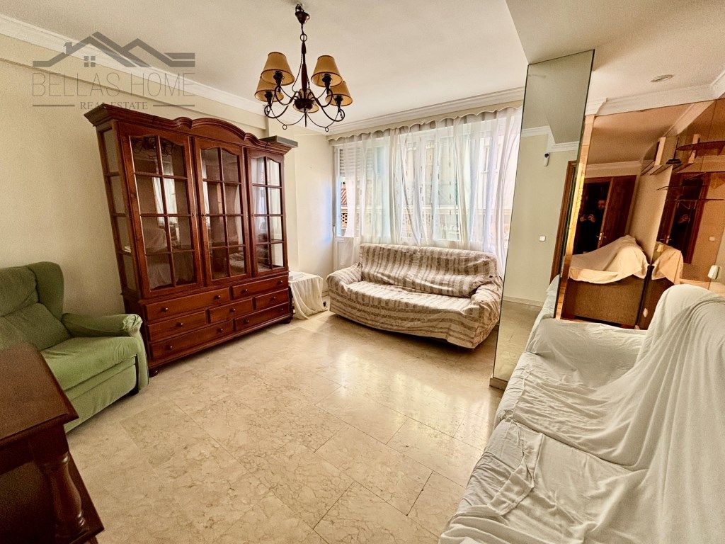 Sala d'estar de Pis en venda en Estepona amb Aire condicionat i Moblat