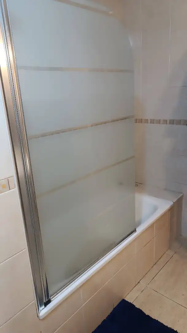 Badezimmer von Wohnung zum Verkauf in Montbrió del Camp mit Klimaanlage, Heizung und Privatgarten