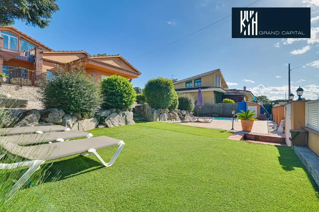 Casa con piscina in vendita a Carrer Carrer Montserrat, imagen 4