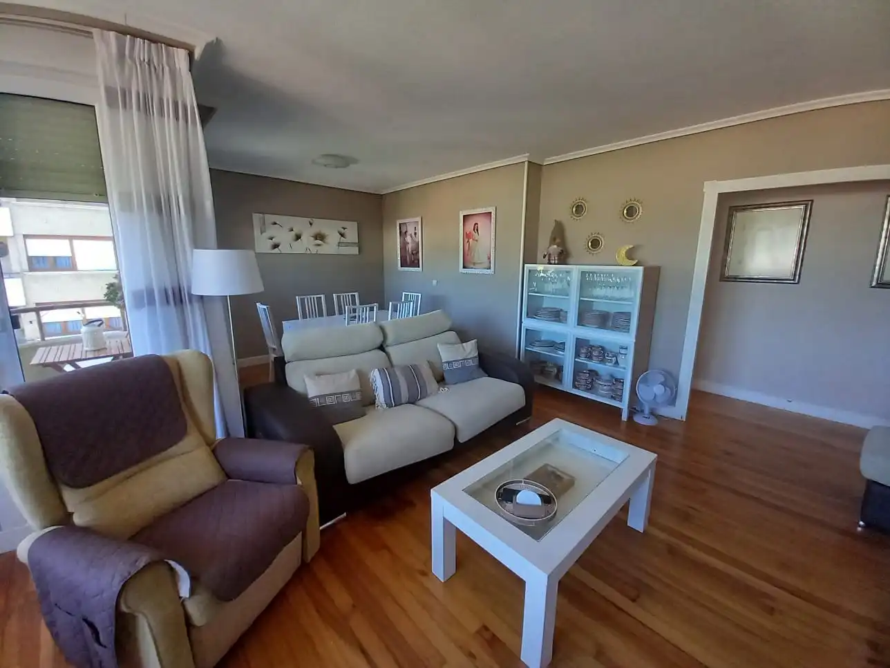 Sala de estar de Piso en venta en Torrelavega  con Calefacción, Jardín privado y Trastero