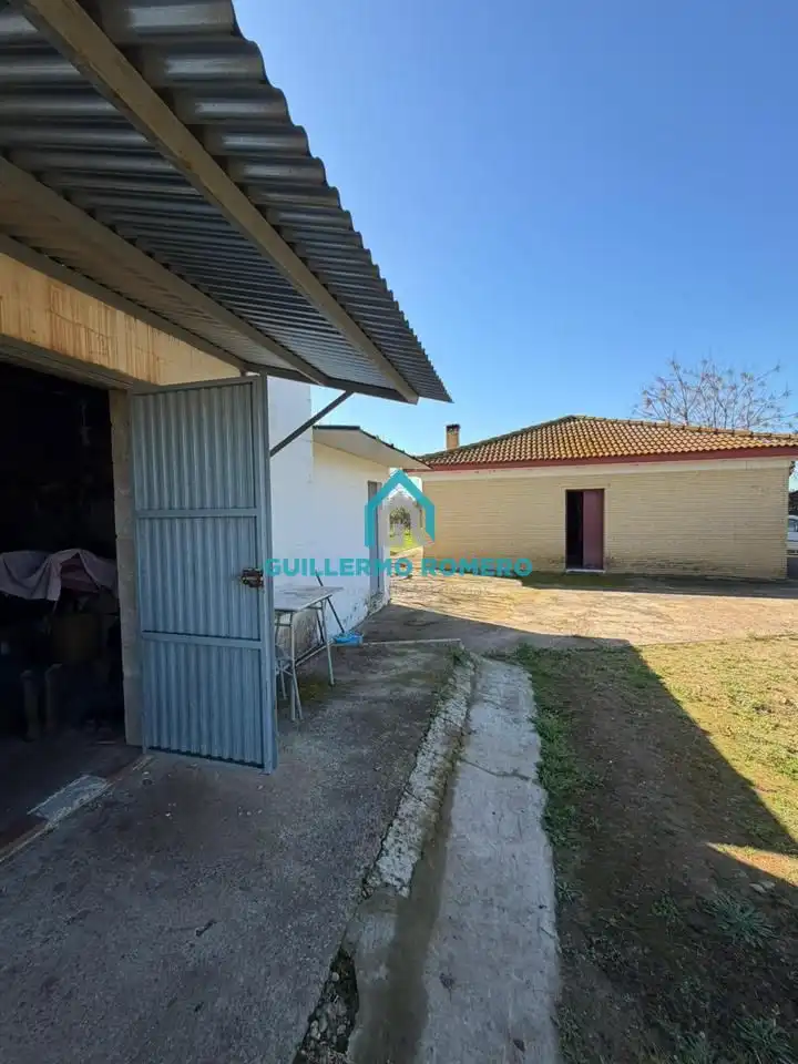 Parking de Finca rústica en venta en La Puebla del Río con Jardín privado y Terraza