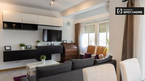 Foto 3 de Apartament per a compartir a El Turó de la Peira, Barcelona