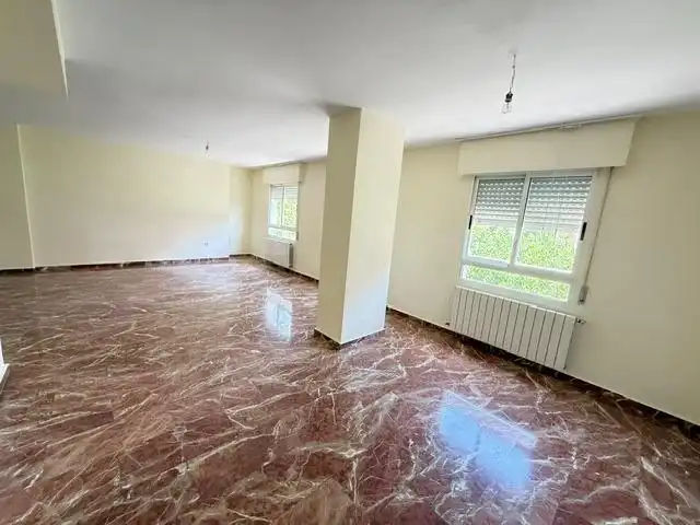 Außenansicht von Wohnung zur Miete in Murcia mit Klimaanlage und Abstellraum
