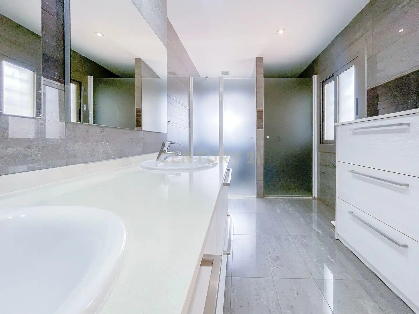 Bathroom of Houses for sale in Mataró