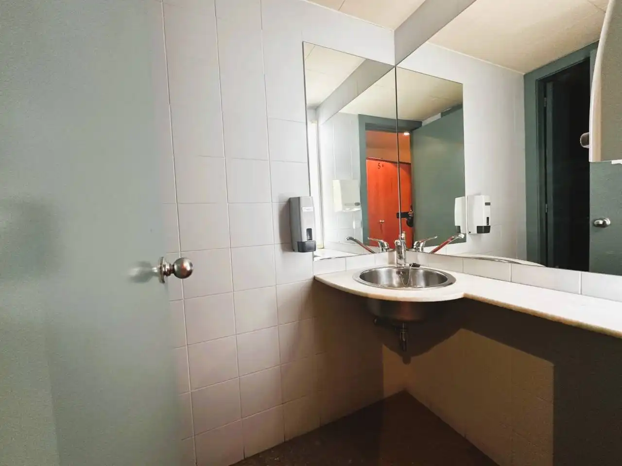 Baño de Local en venta en Girona con Aire acondicionado